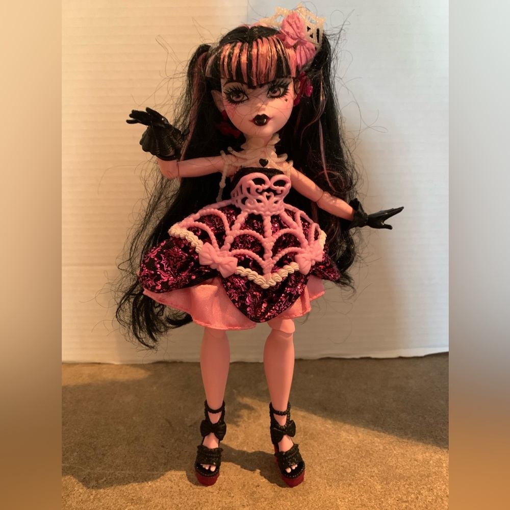 2011 Monster High Scary Sweet Dracula Doll